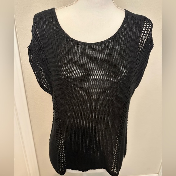 Bundle of 2 Guess Sweaters Size Small - Picture 10 of 15